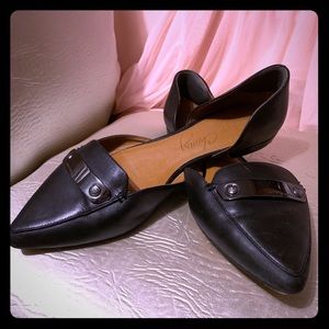 Classic Arturo Chiang Matte Black Leather Flats